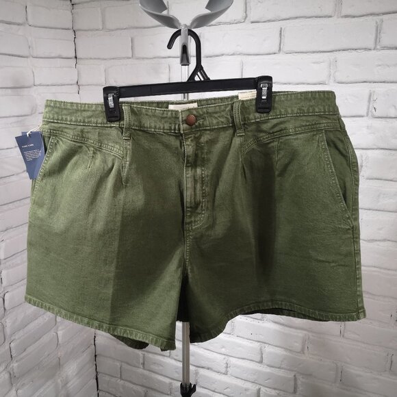 NWT Universal Thread Ladies Size 22W High Rise A-line Midi Green Jean Shorts - Picture 1 of 16